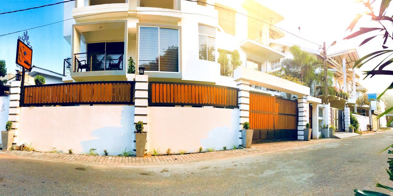8 Plus Motels Negombo Exterior foto